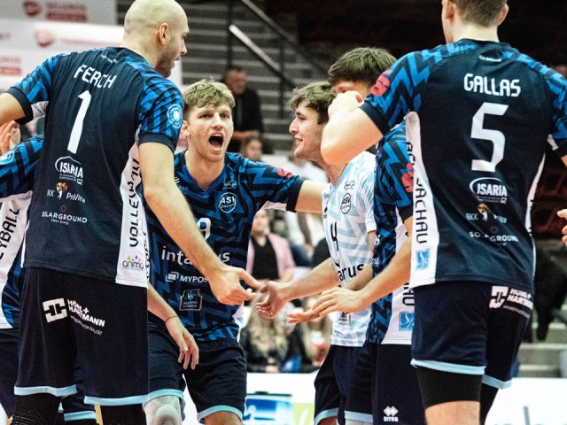 Tb Das Team Im Hintergrund S