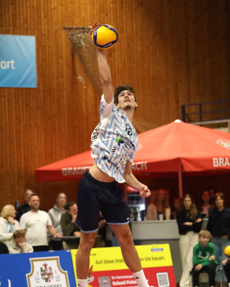 Marius Büchi bei den ASV Volleys